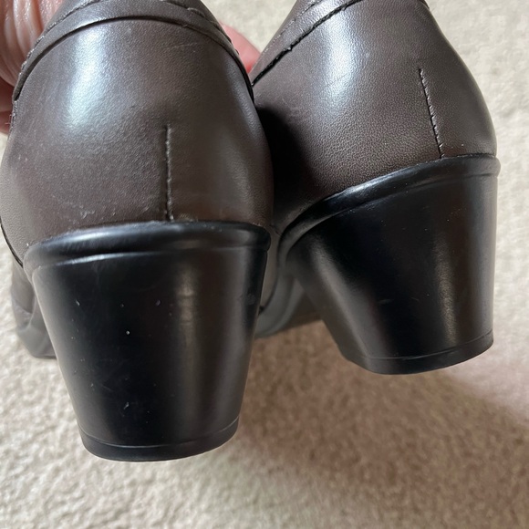 Clarks Women’s Leather Gray/Taupe Heeled Casual Shoes - Picture 5 of 7